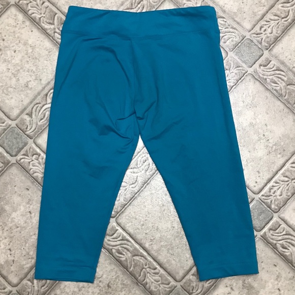 Girls Capri Leggings - Picture 2 of 4